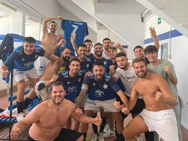 El Xerez Toyota Nimauto celebró el triunfo en el vestuario