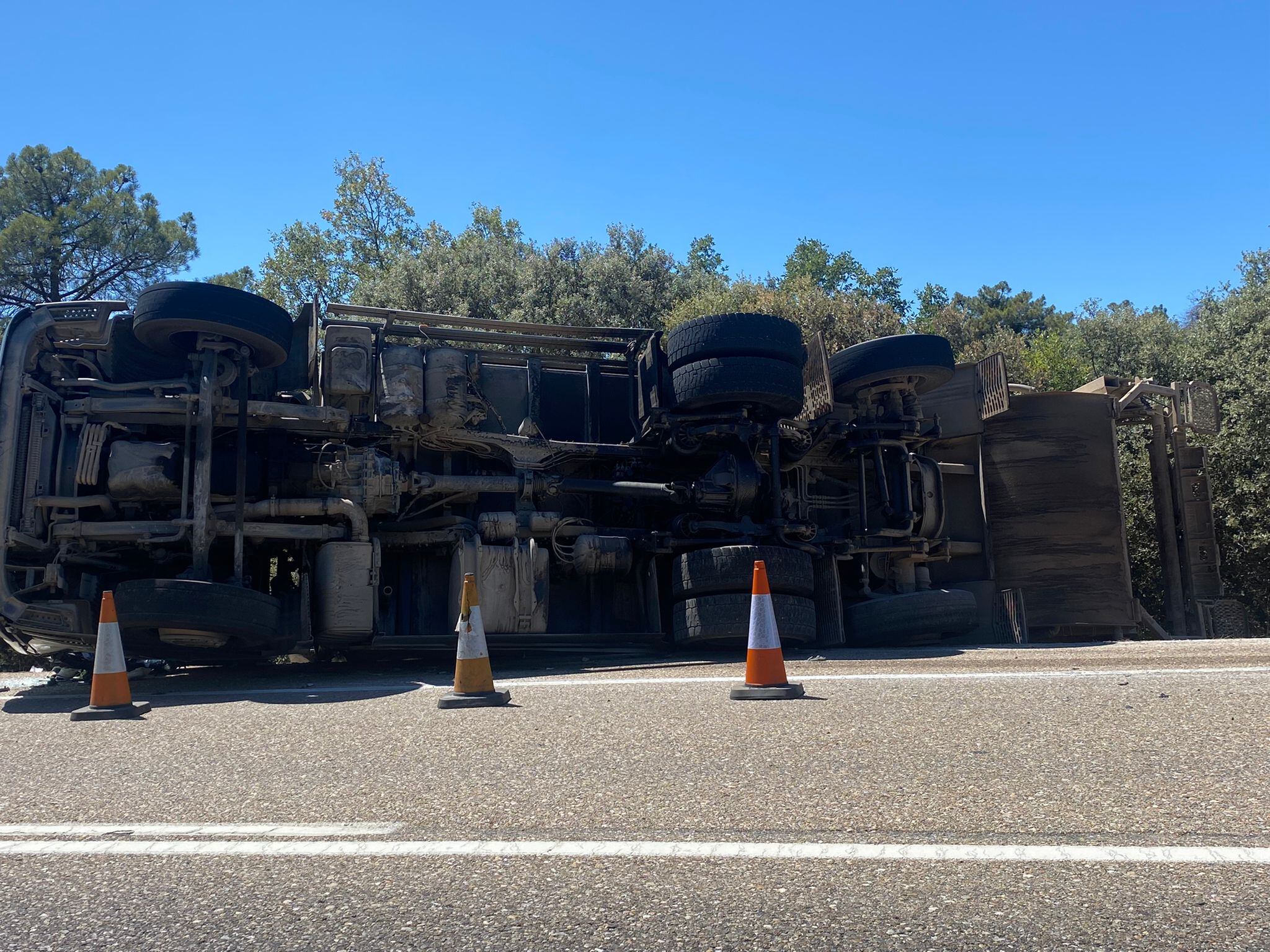 El vehículo volcó en el arcén de la antigua N-1
