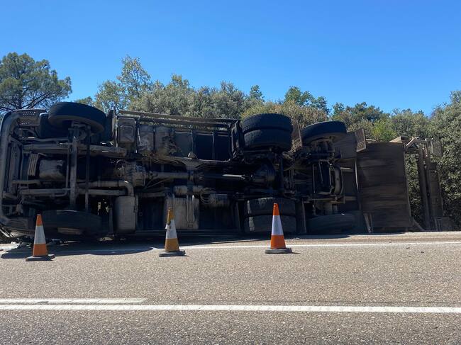 El vehículo volcó en el arcén de la antigua N-1