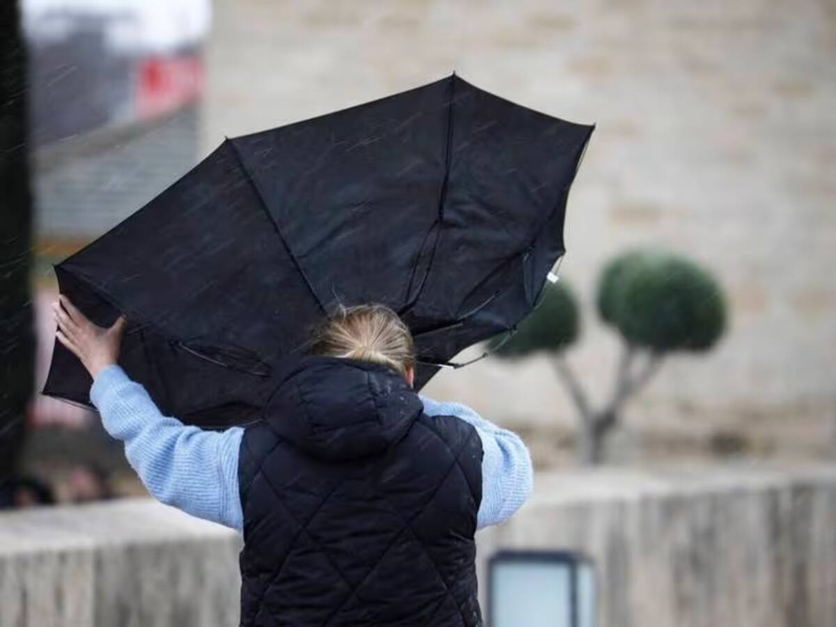 La borrasca Karlotta, que mantiene a las Pitiusas en alerta, perderá fuerza el fin de semana