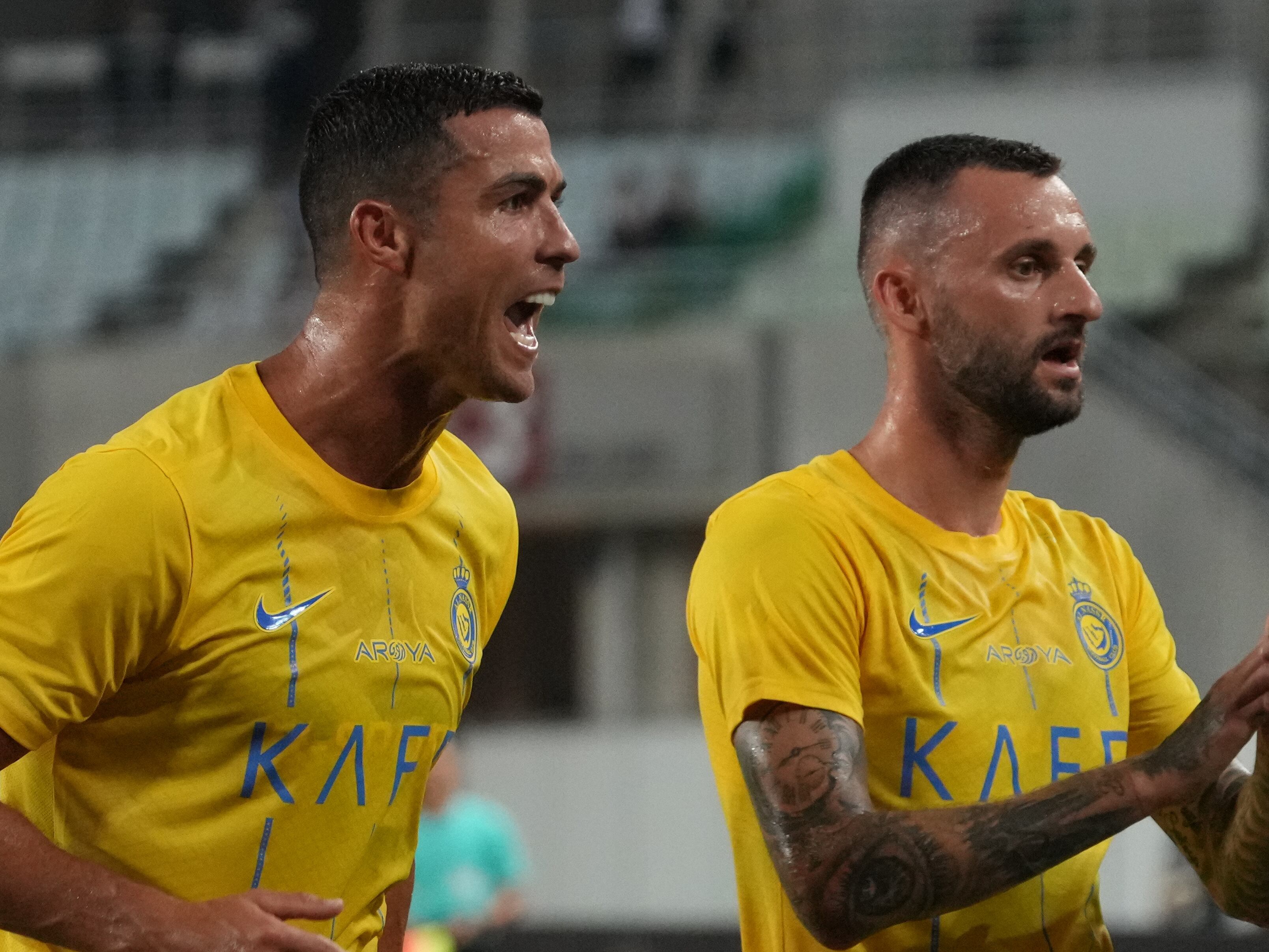 Cristiano Ronaldo y Brozovic en el Al Nassr