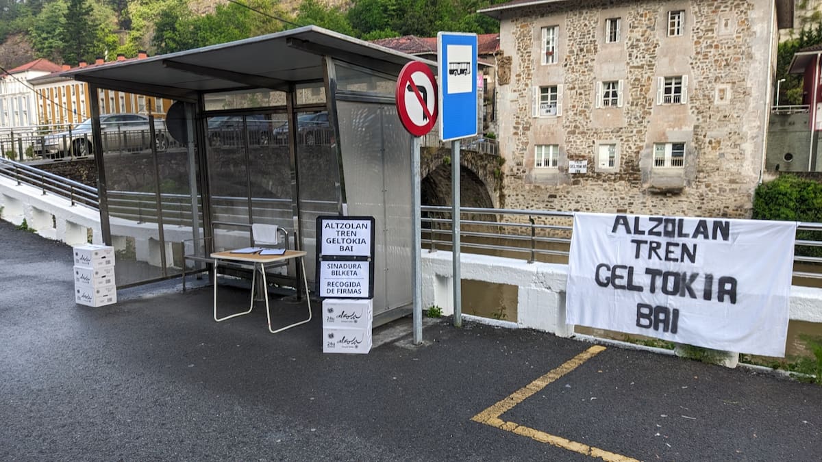 Alfonso Rubio, de Altzolan Tren Geltokia Bai: "Si el ferrocarril es el rey de los transportes públicos, ¿cómo nos pueden quitar esta parada?