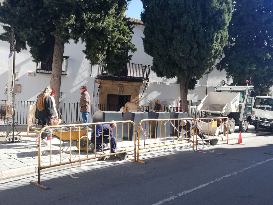 Los nuevos contenedores instalados en calle Armiñán han tenido un coste de 25.000 euros