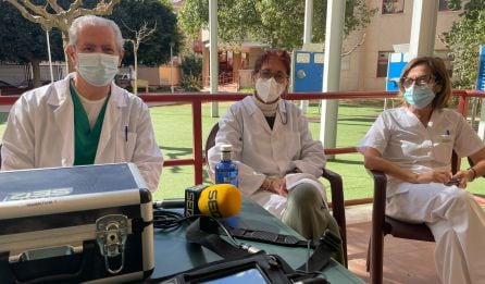 De izquierda a derecha: Rafael Cayuela, director de la residencia San Basilio (Murcia); Gloria Macanás, trabajadora social y Ana García Pérez, médico de la residencia