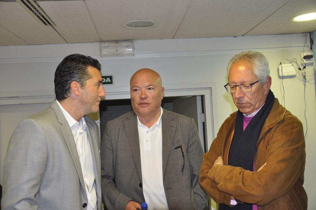 Garcia Tébar junto a Edu Villegas y Rafael Coca