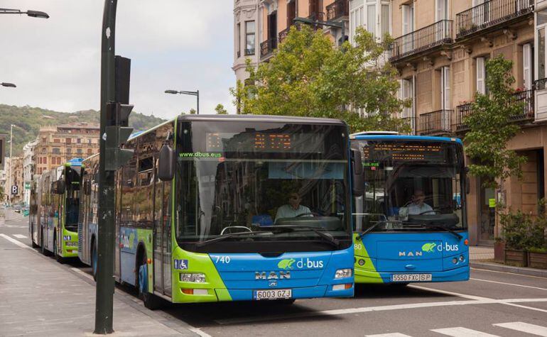 Imagen de archivo de dos autobuses de DBus.