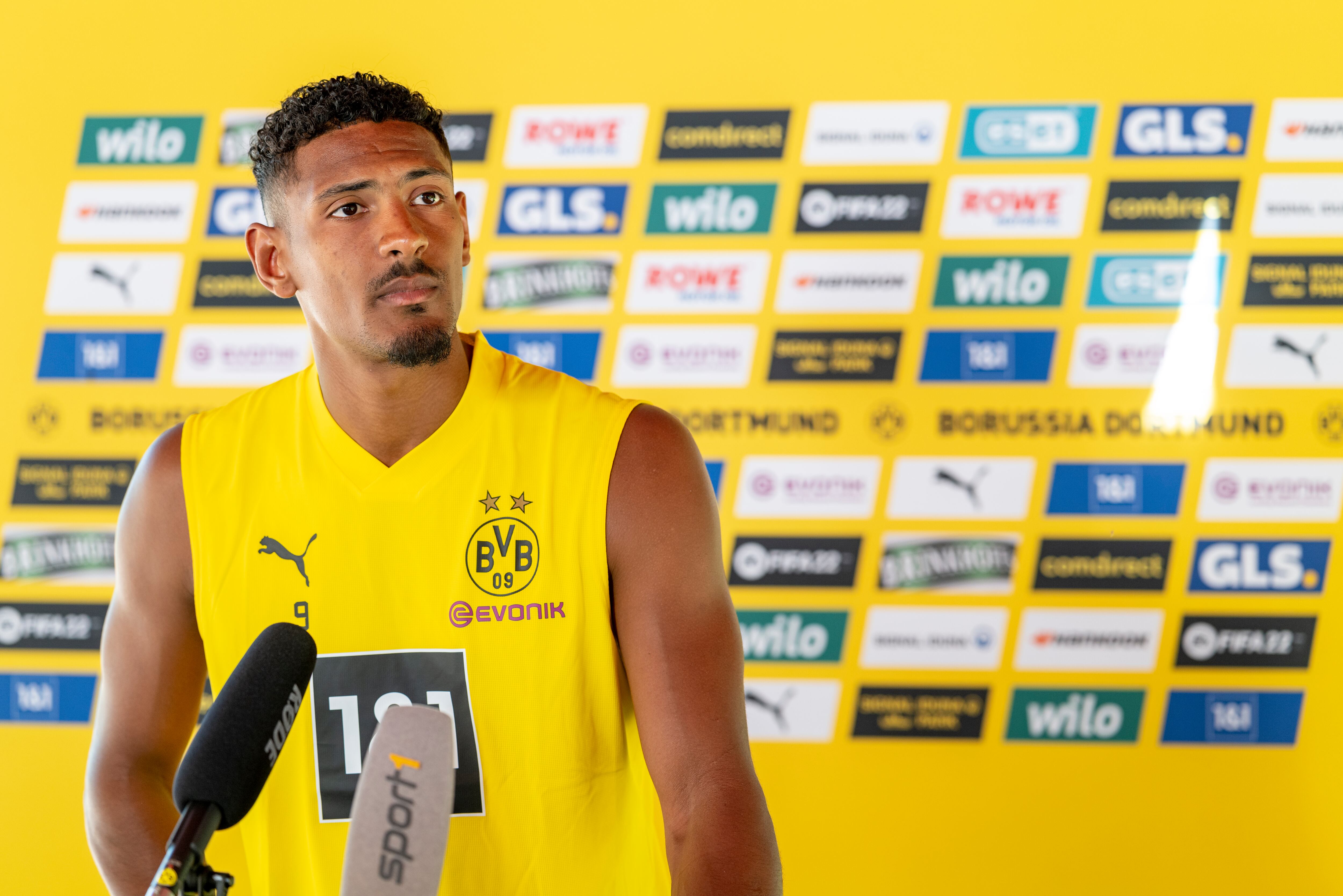 Sebastien Haller entrena con el Borussia Dortmund