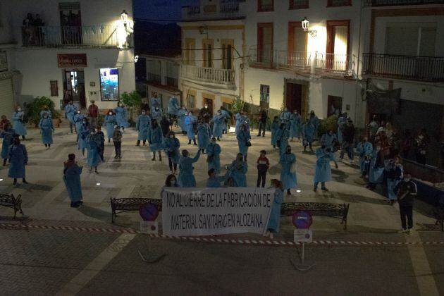 Los vecinos en la concentración final del municipio