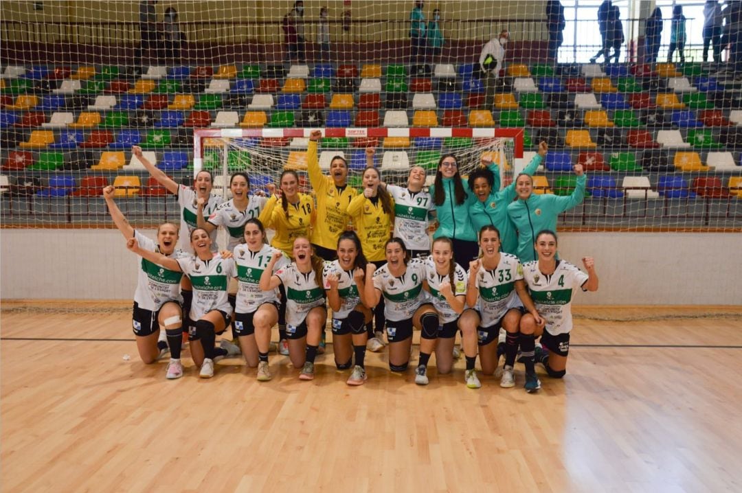 Las jugadoras del Elche celebran su clasificación en la European Cup