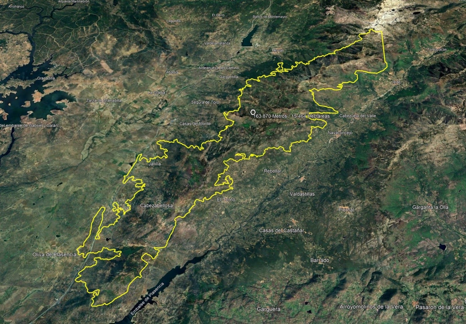 El trazado amarillo representa la cantidad de terreno que ha calcinado este incendio forestal de Jarilla