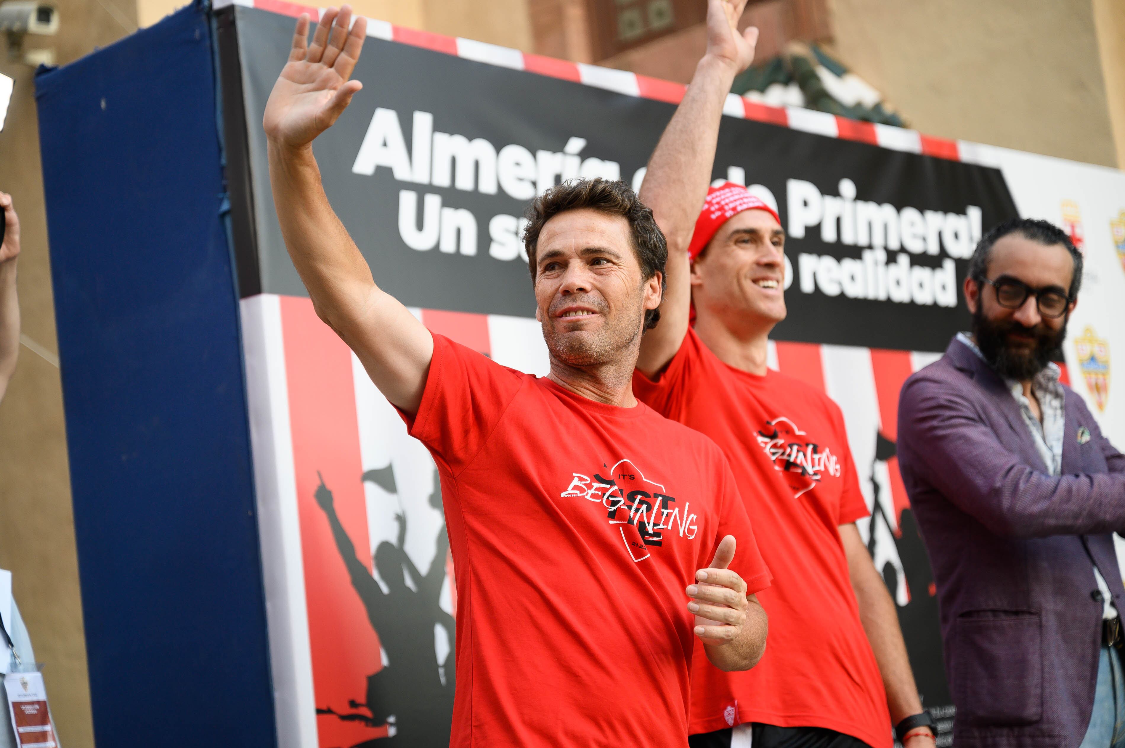 Rubi en Alcaldía recibiendo el apoyo de la afición.