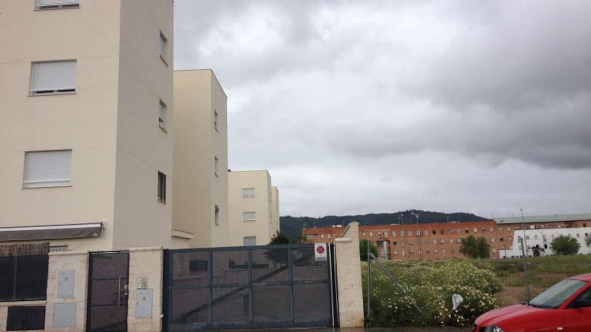 La Junta lleva a los tribunales a los 'ocupas de locales' de Palmeras y Moreras