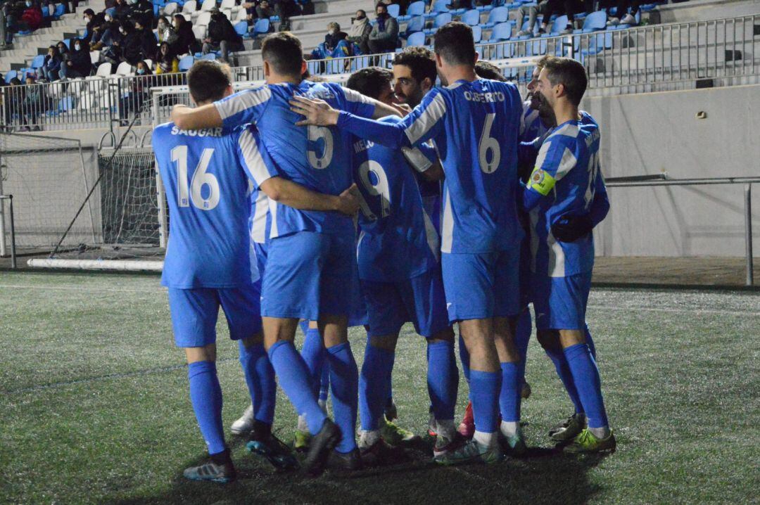 Los jugadores blanquiazules celebran uno de los goles