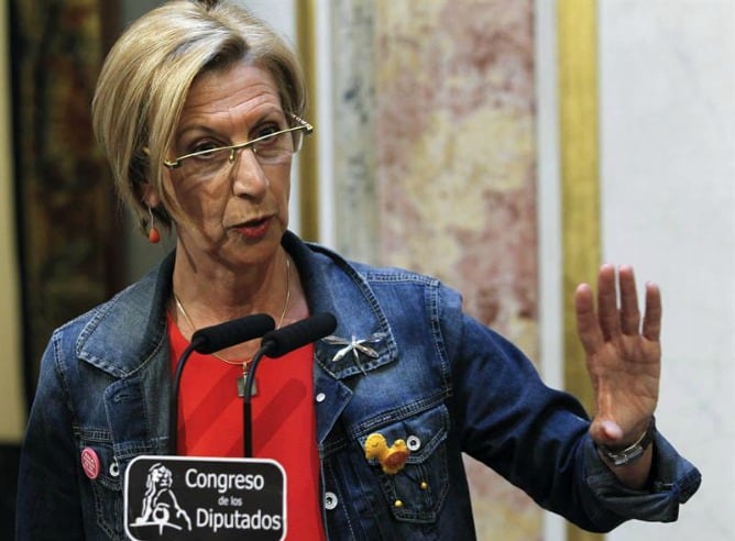 La líder de UPyD, Rosa Díez, durante la rueda de prensa que ofreció hoy en el Congreso.