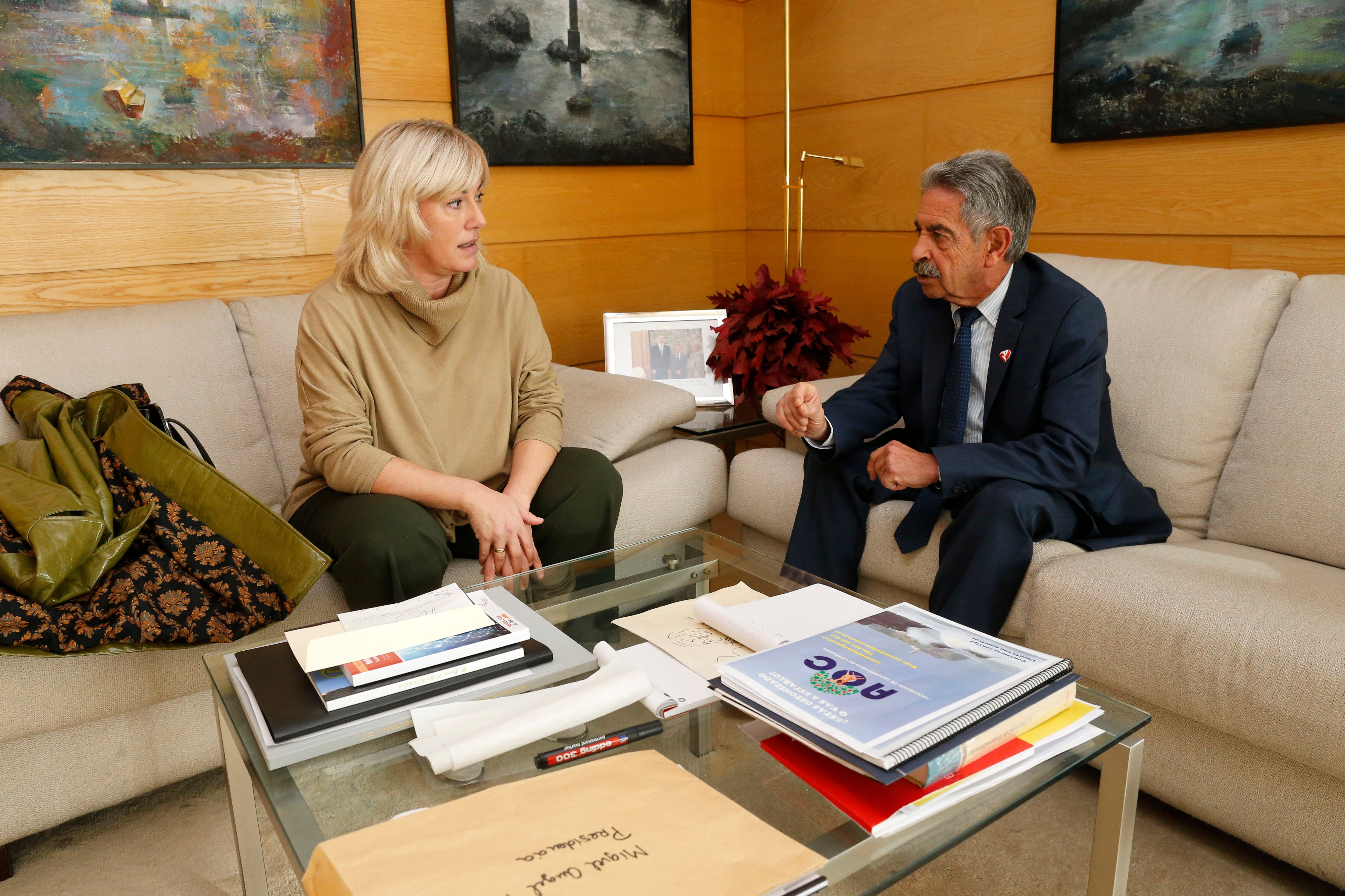 Imagen de la reunión celebrada en diciembre entre Miguel Ángel Revilla y la alcaldesa de Polanco, Rosa Díez, tras la que el jefe del Ejecutivo telefoneó al ministro Fernando Grande-Marlaska.