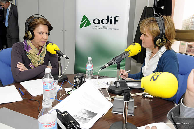 Magdalena Álvarez, en un momento de la entrevista con Gemma Nierga en La Ventana, tras la inauguración del tren AVE Madrid-Barcelona