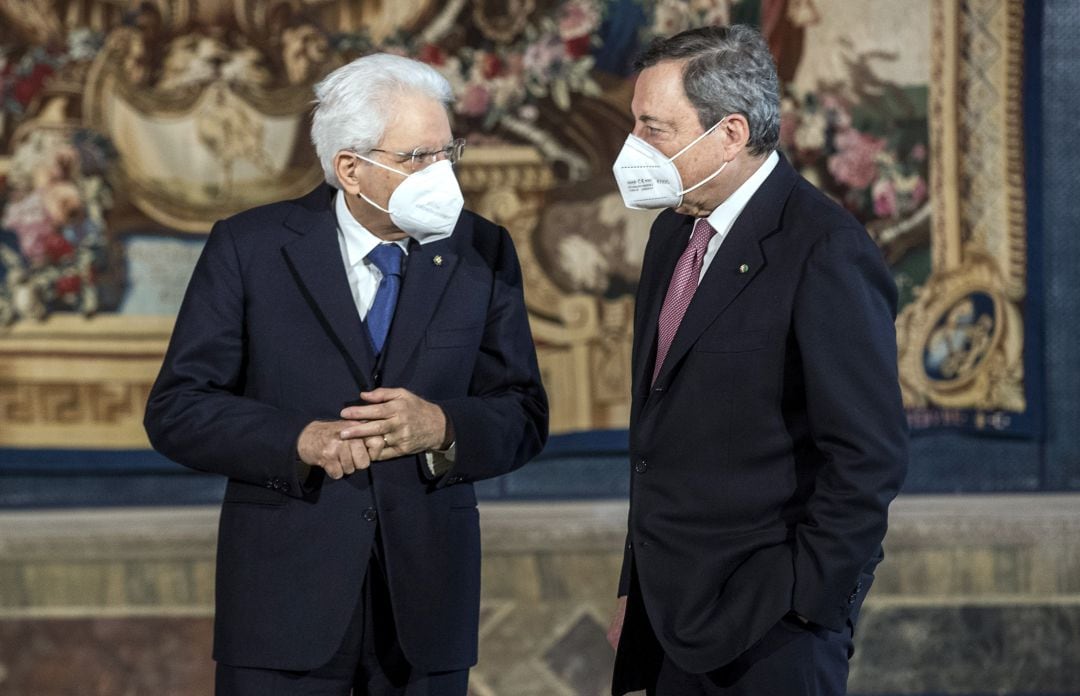 Sergio Mattarella, expresidente de la república y Mario Draghi, primer ministro italiano