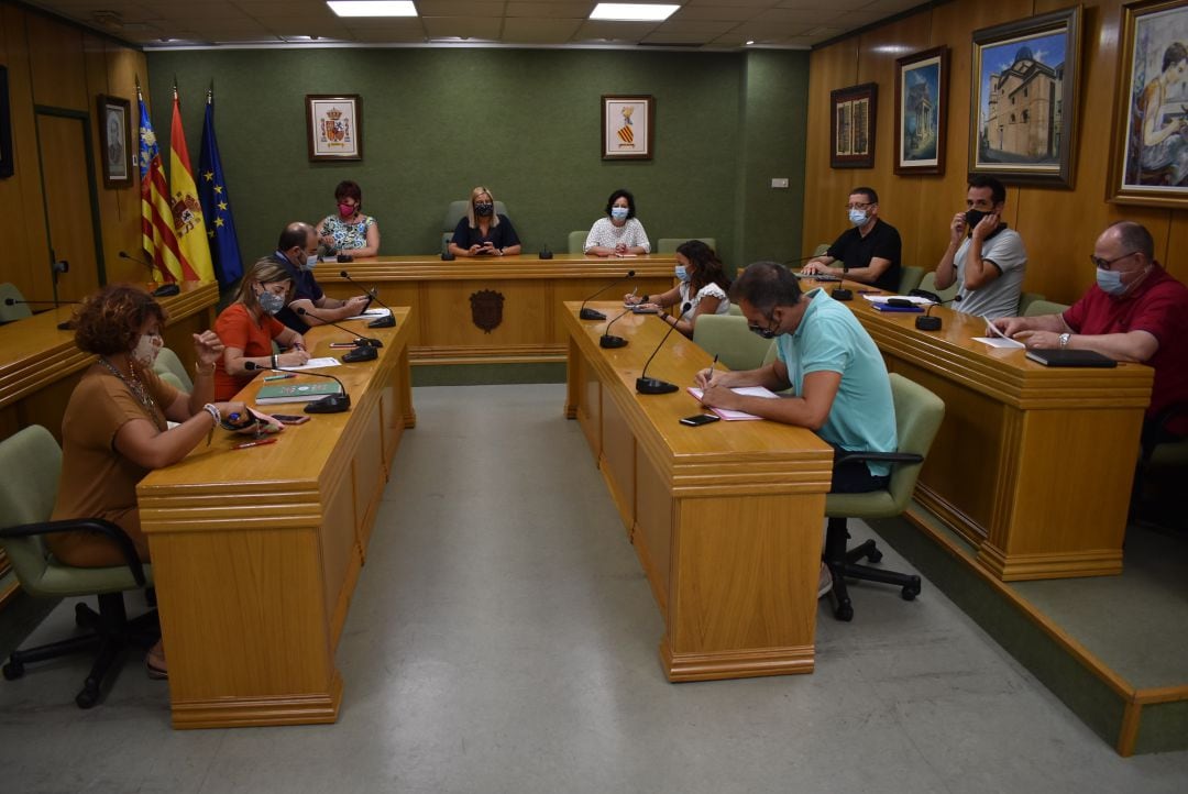 Reunión celebrada en el salón de plenos del Ayuntamiento de Petrer 