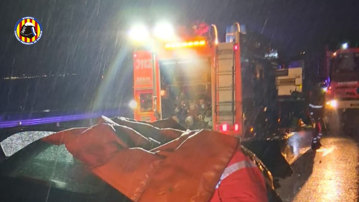 Accidente con tres vehículos en la A-7 a la altura de Llanera de Ranes