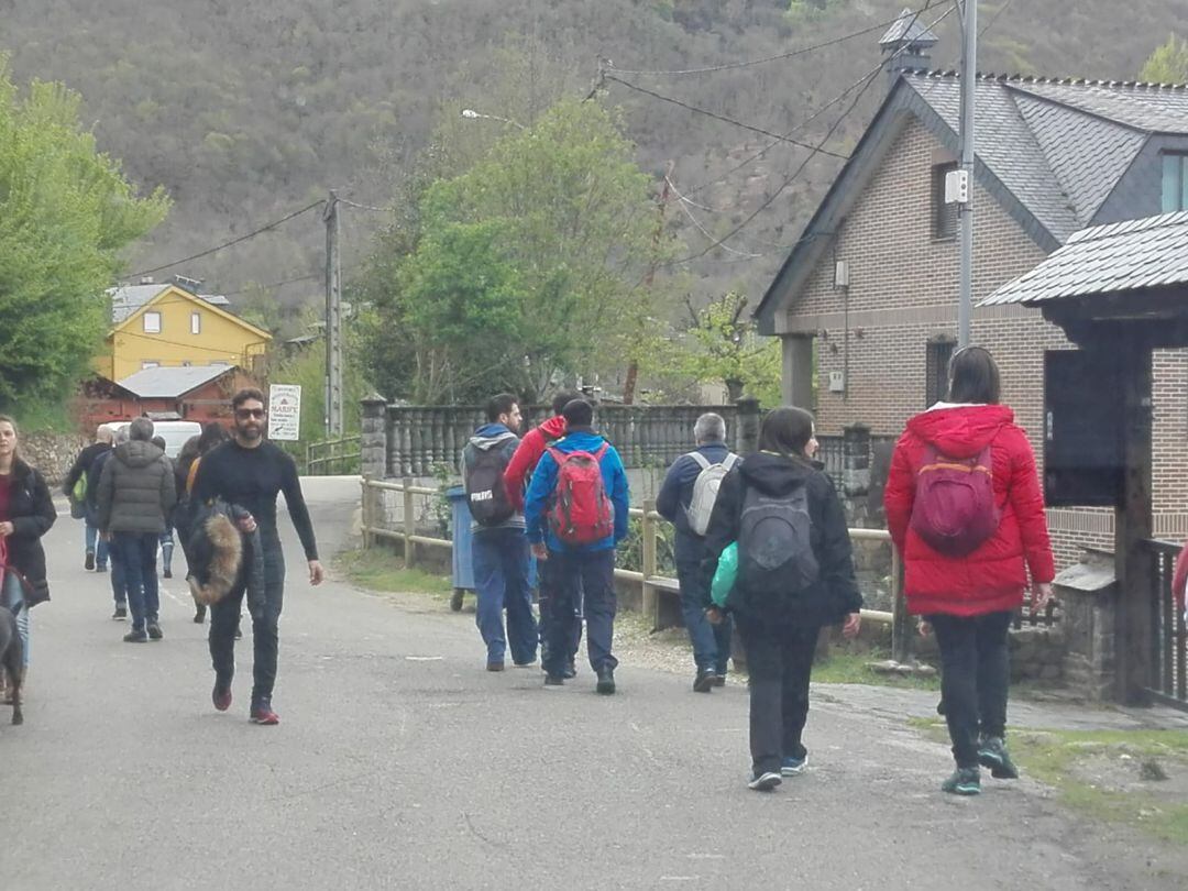 Los visitantes se arman de paciencia para ver el Paraje 