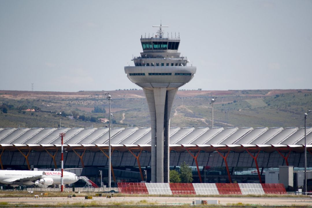 Archivo - Torre de control de la terminal 3 del Aeropuerto de Madrid-Barajas Adolfo Suárez.