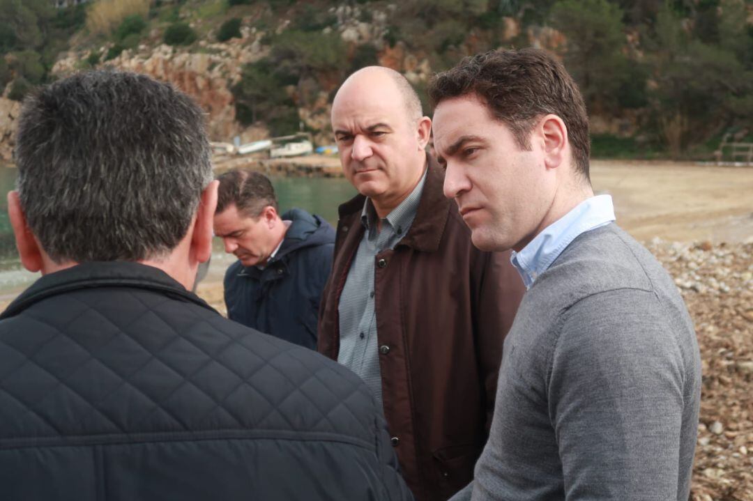 Teodoro García-Egea durante su visita a la zona más afectada por la borrasca 'Gloria'