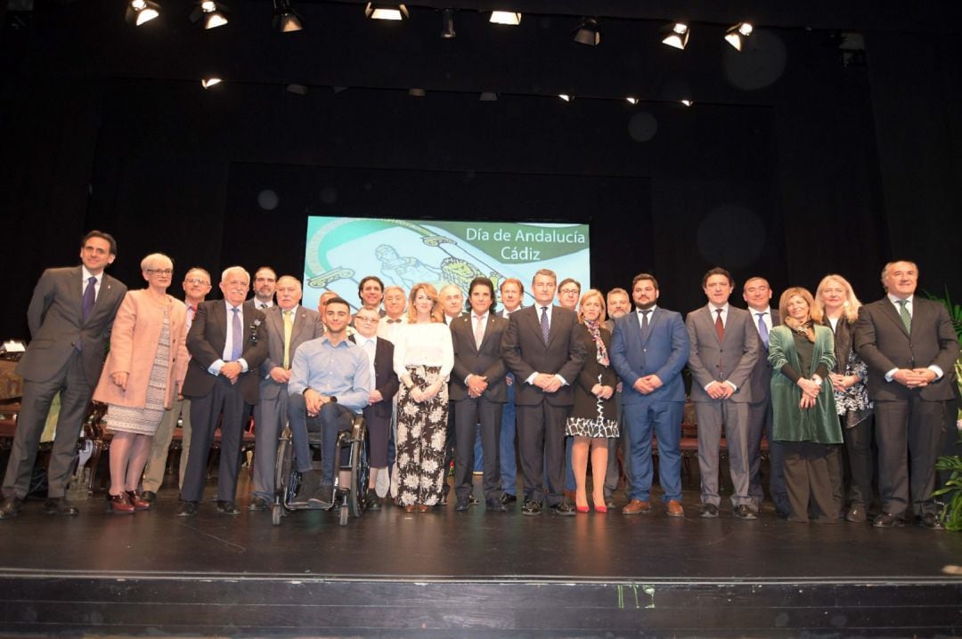 Los premiados, tras recibir sus galardones en Algeciras.