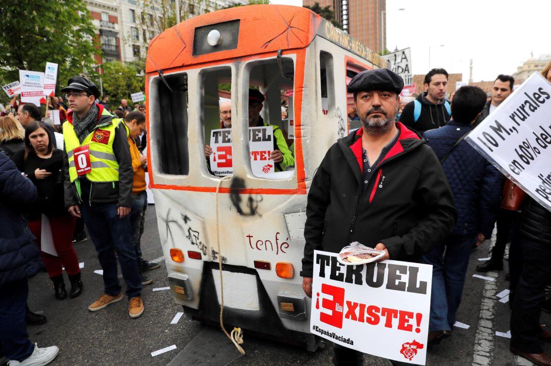 49 plataformas vecinales de 22 provincias de España, lideradas por Teruel Existe y Soria ¡Ya!, se manifiestan para frenar la despoblación de la &quot;España vaciada&quot;