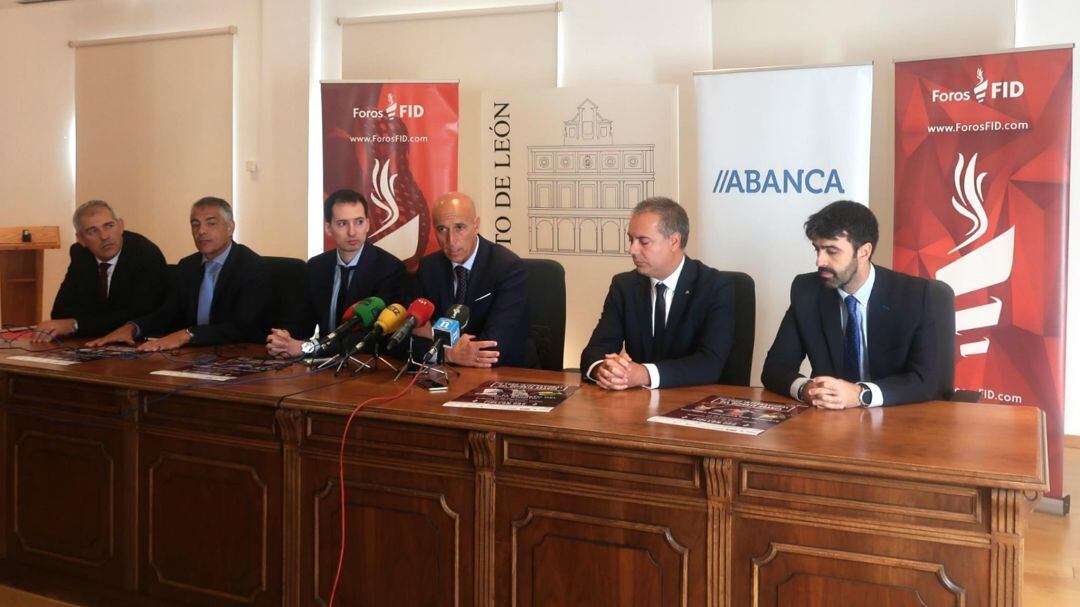Francisco del Río, José Antonio Diez Marcos Lamas y más representantes durante la presentación del FID 2019