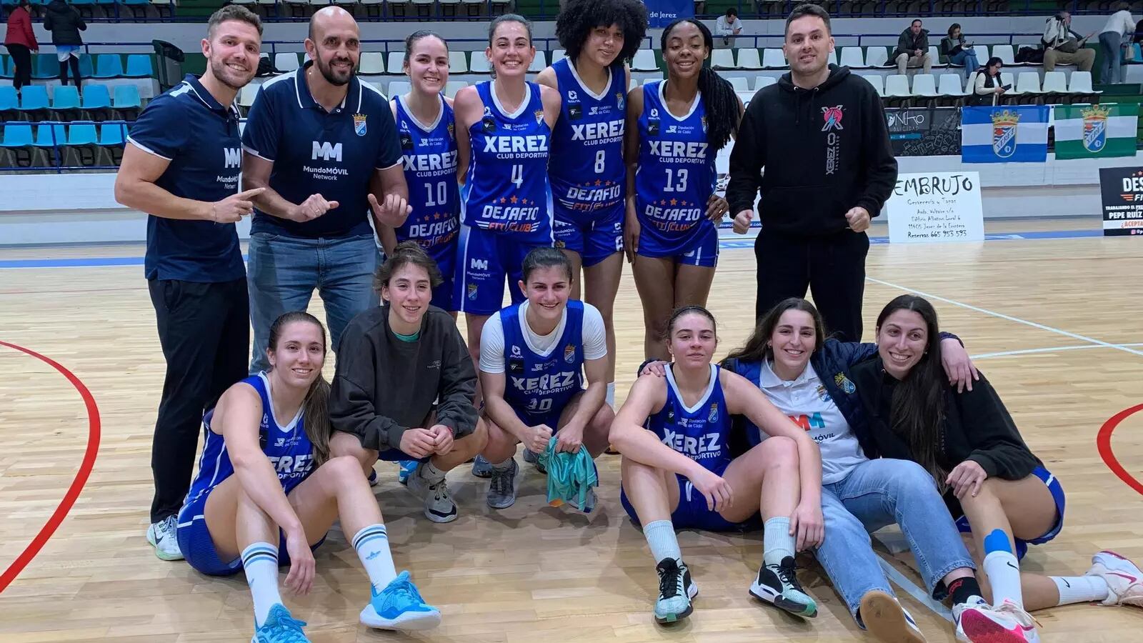 Jugadoras y técnicos del Baloncesto Xerez CD