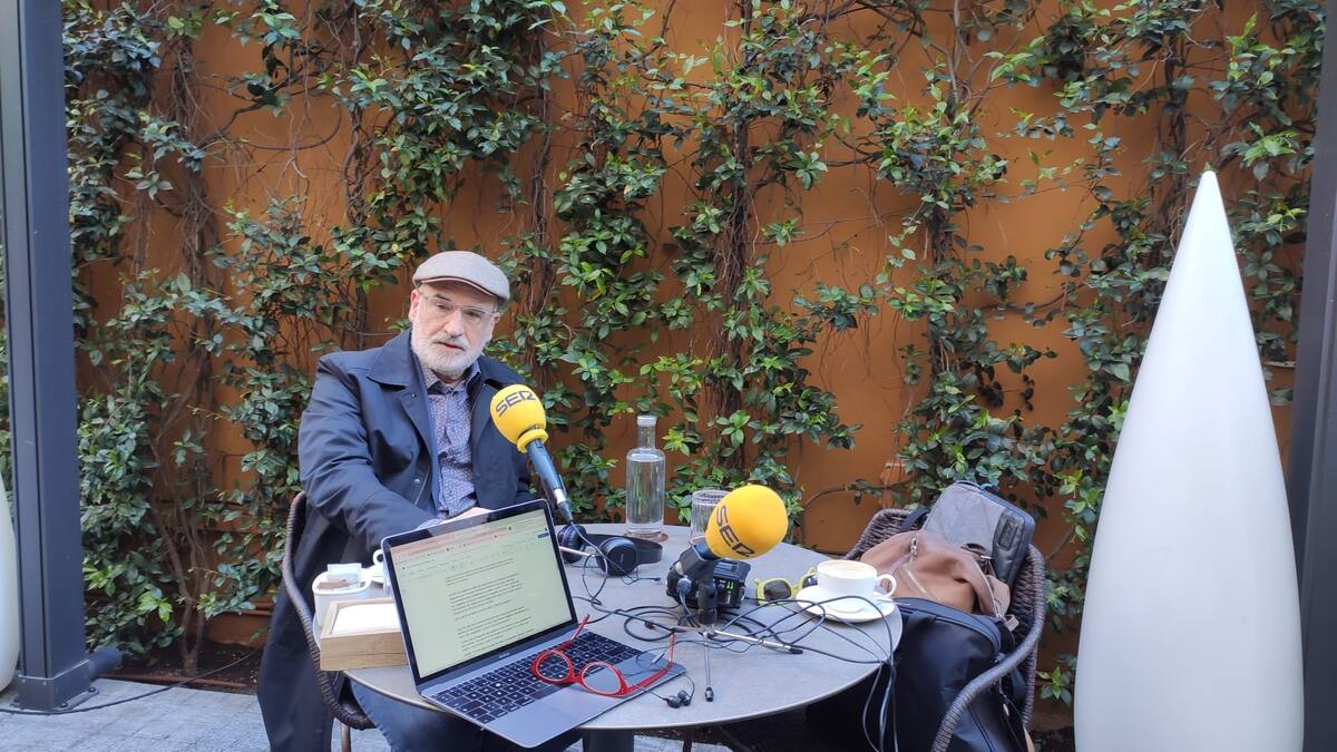 Desayunando con... Fernando Aramburu, donde hay buena gente yo me siento en casa