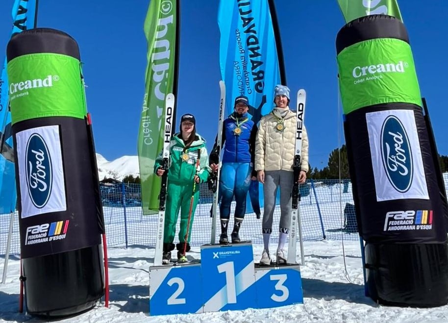 El podi femení, amb Pou primera i Medina segona