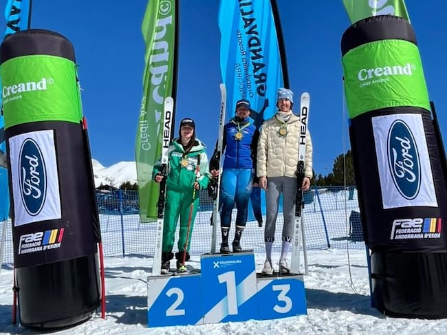 El podi femení, amb Pou primera i Medina segona