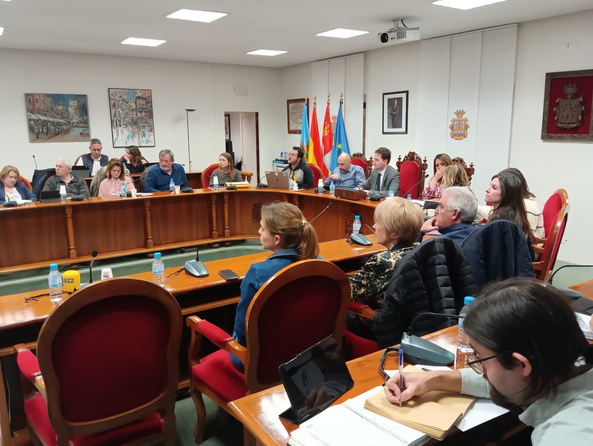 Sesión plenaria en el Ayuntamiento de Aranda