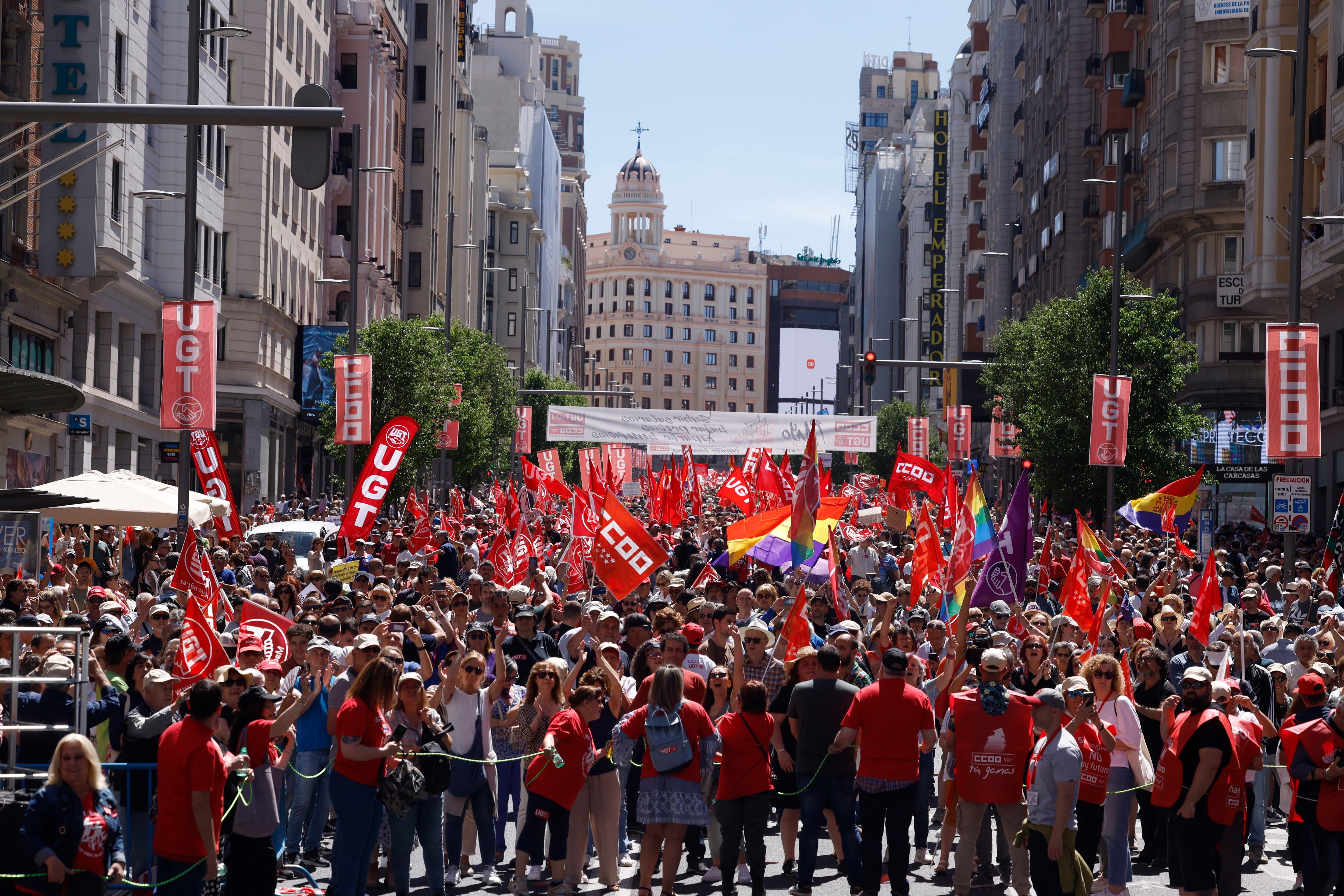 MADRID, 01/05/2023.- Manifestación convocada por UGT y CCOO con motivo del Día del Trabajador en Madrid, este lunes. EFE/ J.j.guillen
