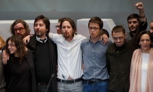 Pablo Iglesias junto a los miembros de Podemos Rafa Mayoral, Íñigo Errejón, Juan Carlos Monedero y Carolina Bescansa durante una reunión (Imagen de archivo)