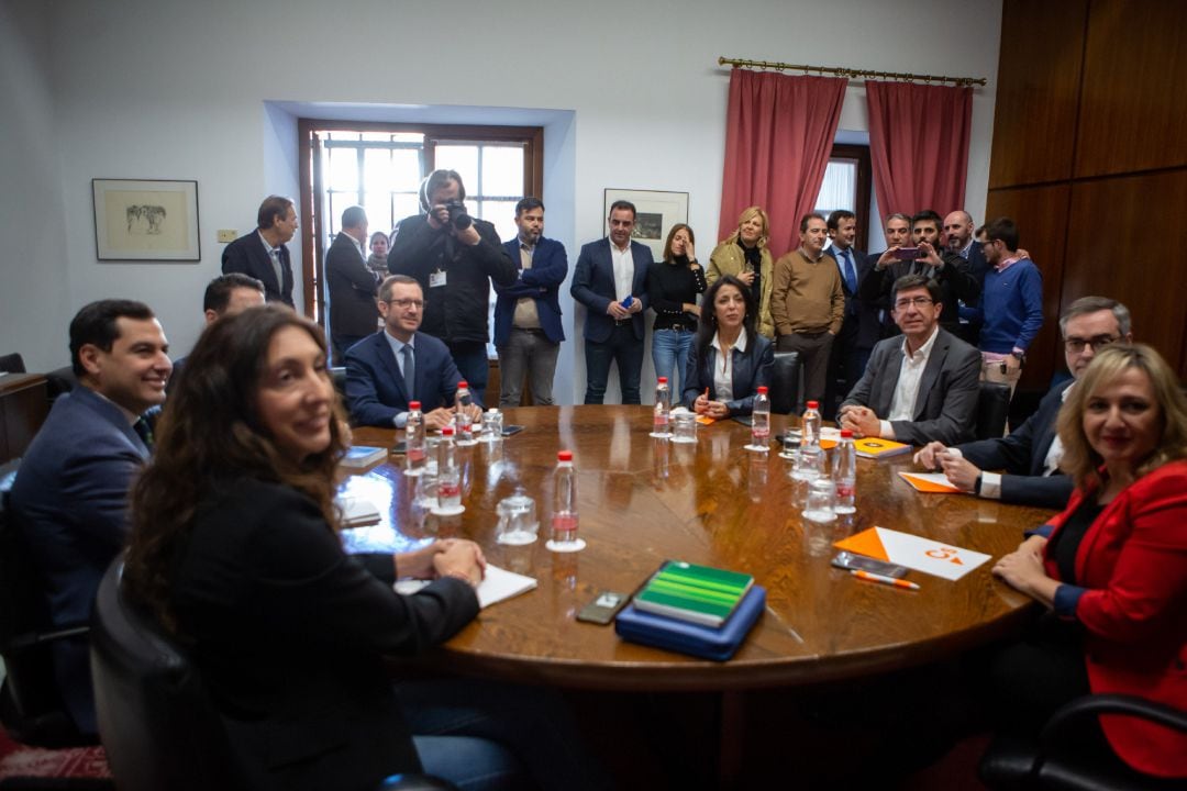 El presidente del PP-A, Juanma Moreno, junto con el secretario general del PP, Teodoro García Egea, se reúne con el candidato de Ciudadanos (Cs) a la Presidencia de la Junta, Juan Marín, y el secretario general de Cs, José Manuel Villegas 