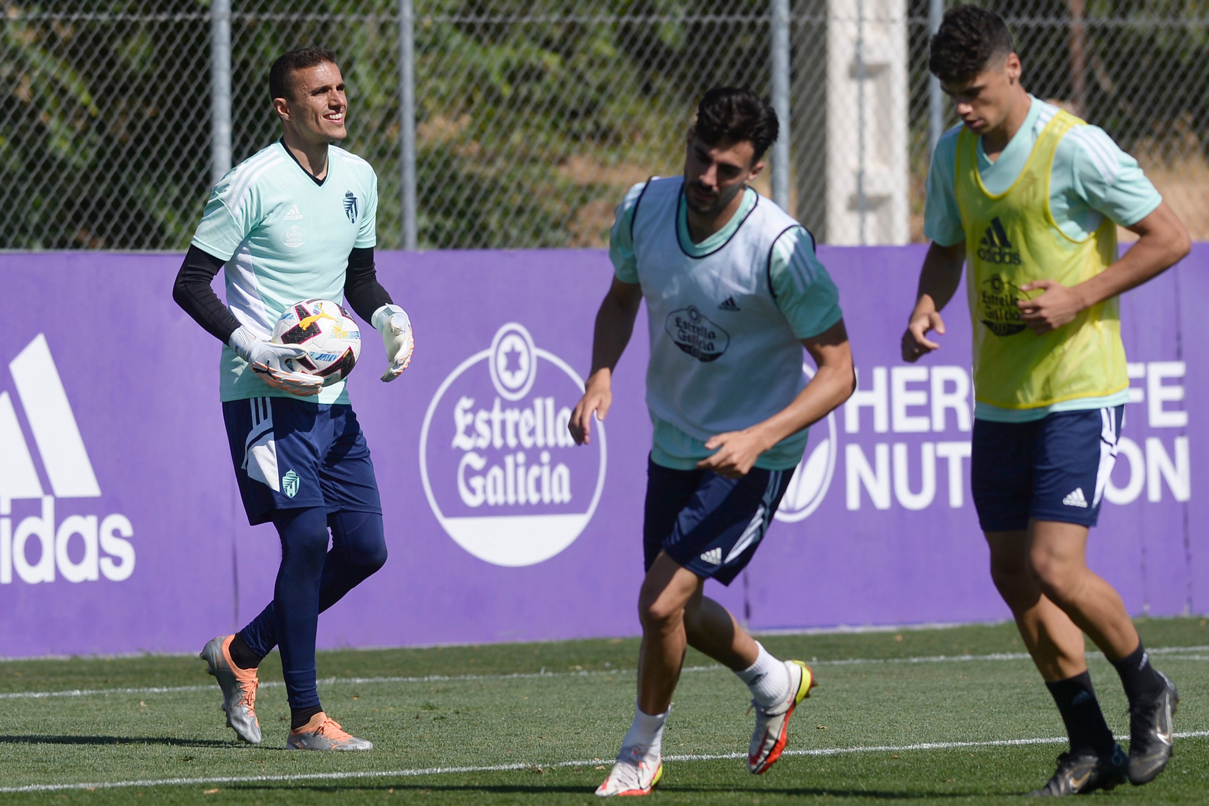 El portero del Real Valladolid, Jordi Masip. EFE/NACHO GALLEGO