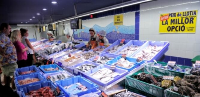 Imatge de la secció de peixateria d'un supermercat de Mercadona a Barcelona