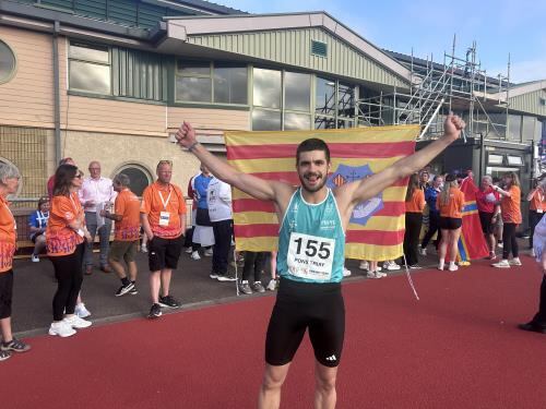 Bià Pons, qui ja havia marcat la millor marca als 100 metres a les proves classificatòries, va complir amb el seu paper de favorit i va guanyar la competició.