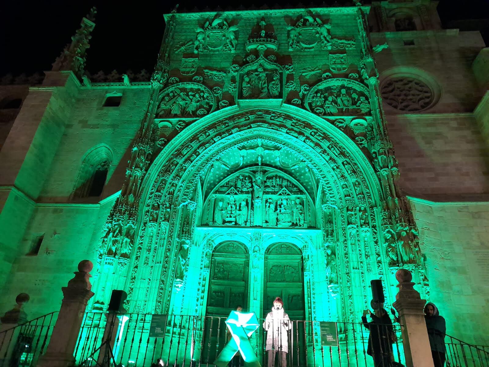 Santa María, iluminada de verde