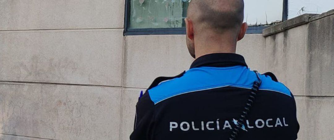 Un agente de la Policía Local