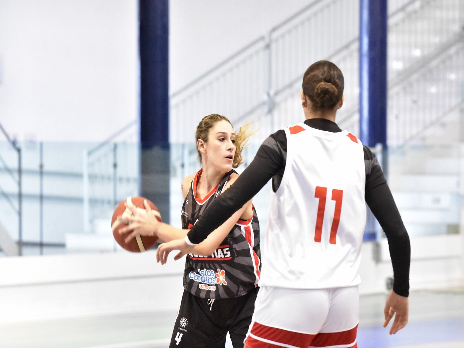 Noelia Lago en un partido del Magec Tías.