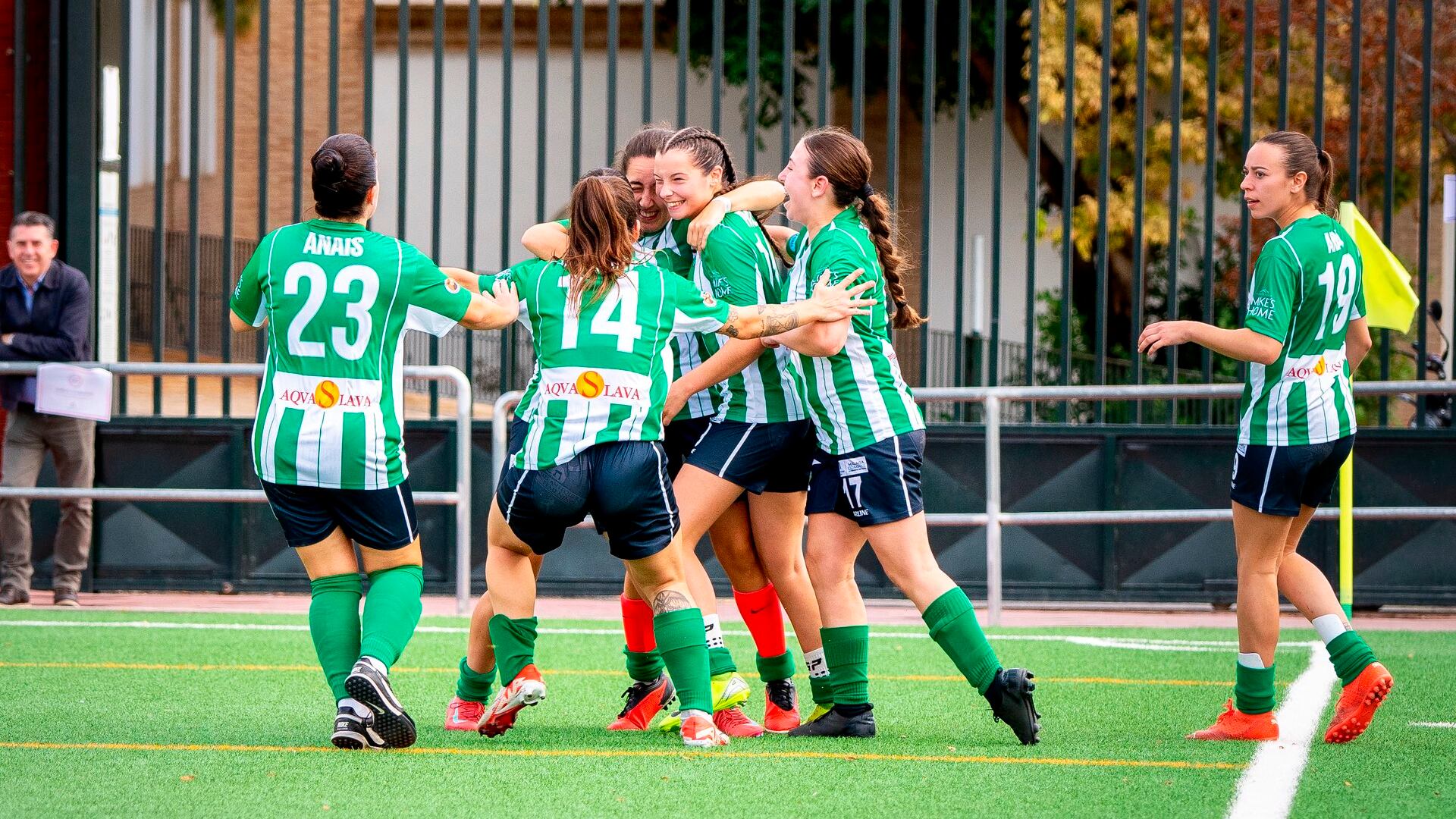 La UD Antequera celebra un gol en su anterior partido en casa