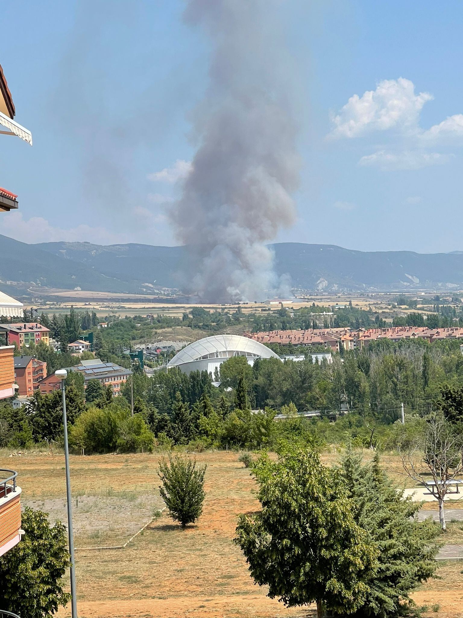 El humo era visible desde Jaca poco después de iniciarse, sobre las 14'25 horas de este lunes