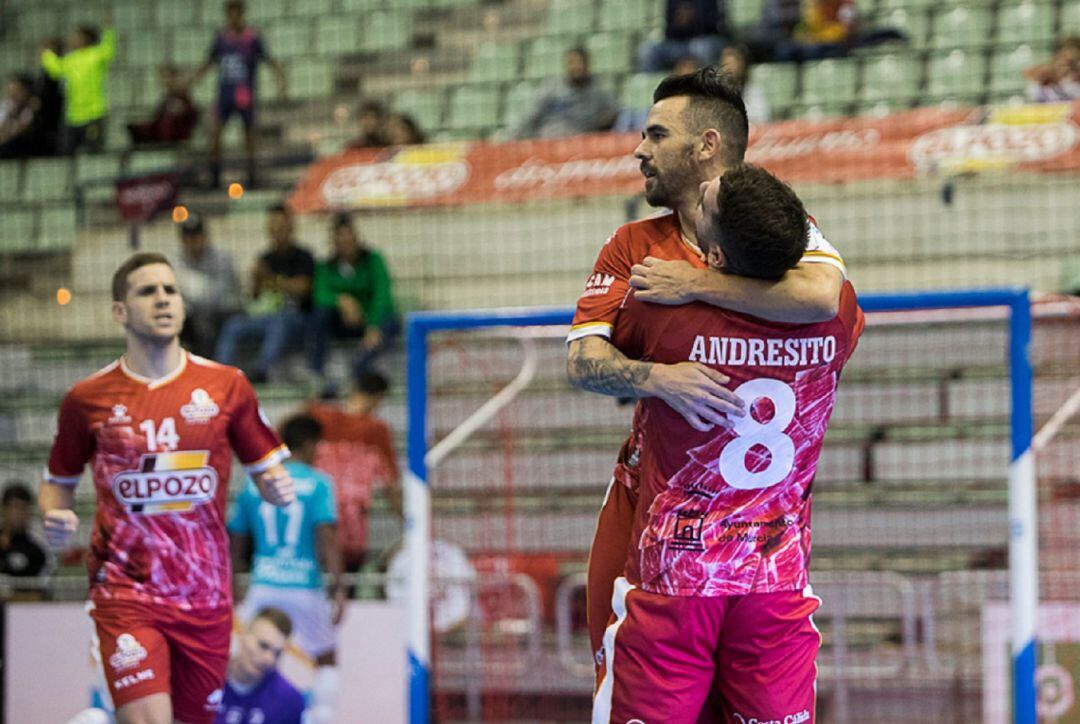 Andresito y Álex Yepes celebrando un gol