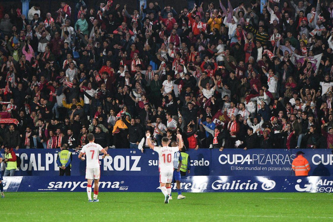 Los jugadores de la Cultural celebran el triunfo de la primera vuelta.