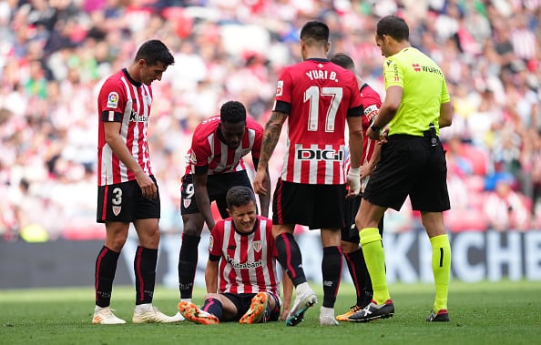 Ander Herrera se retira lesionado durante el Athletic-Celta disputado este sábado en San Mamés