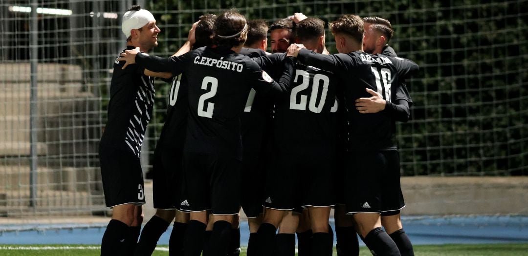 Los jugadores del DUX Internacional de Madrid celebran un gol esta temporada