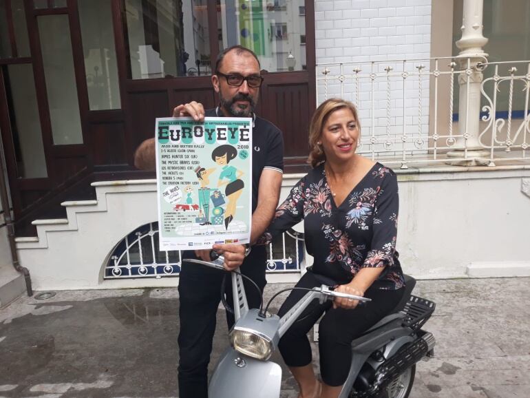 Félix Domínguez, director del festival, y Teresa Sánchez, directora del Teatro Jovellanos